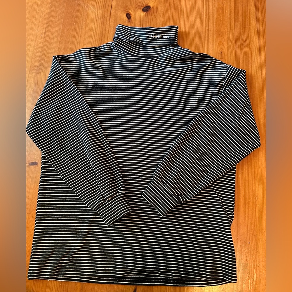 Äland 3.3 Field Trip pinstripe turtleneck. Cotton. Black & white. Size OS
